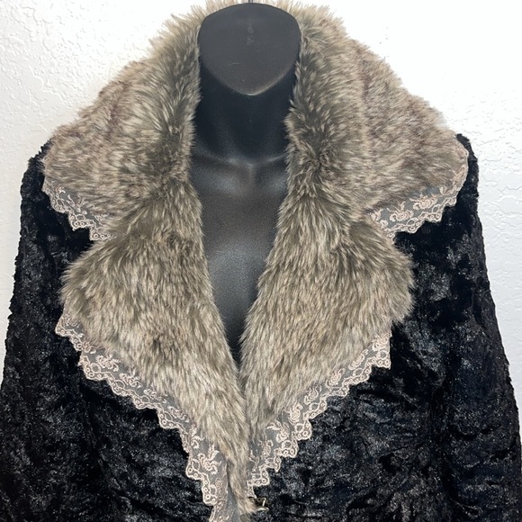 By Joseph black crush fabric with faux fur trim and lace detail jacket size L - Picture 2 of 8